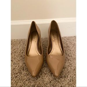 BCBG Size 8 Nude Heels